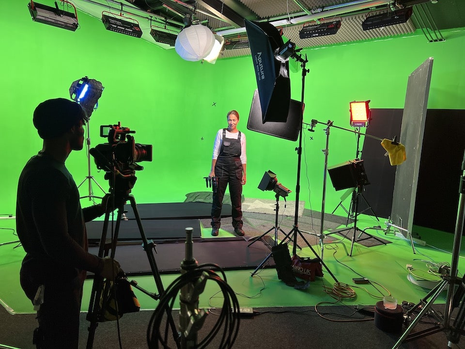 film Lighting for green screen image